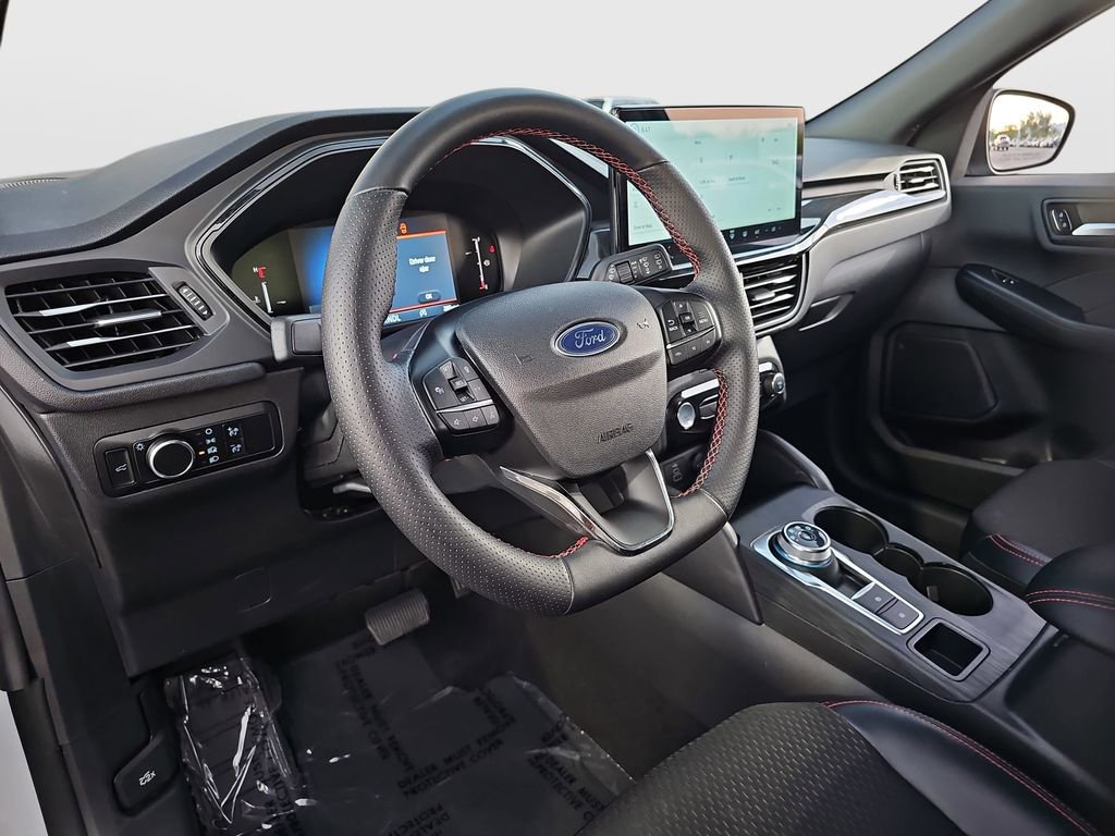 Used 2025 Ford Escape ST-Line w/ Tech Pack #1 AWD/4WD image 9