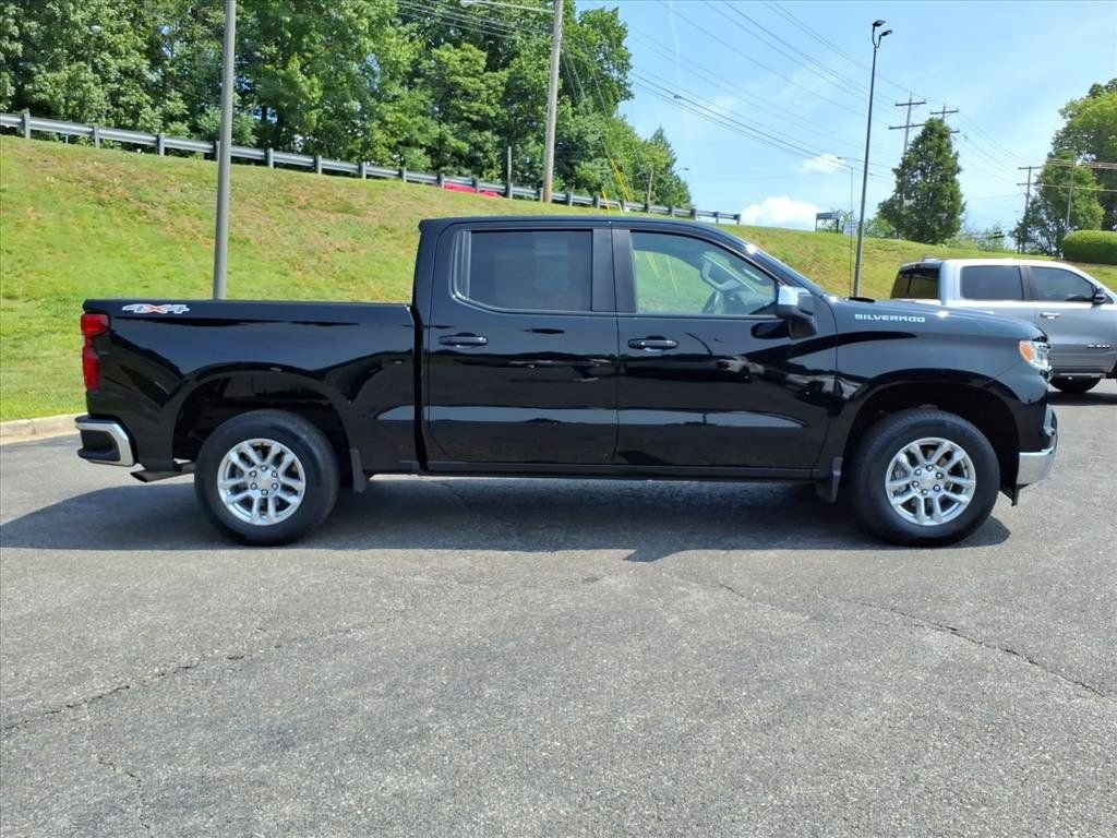 Used 2023 Chevrolet Silverado 1500 LT AWD/4WD image 2