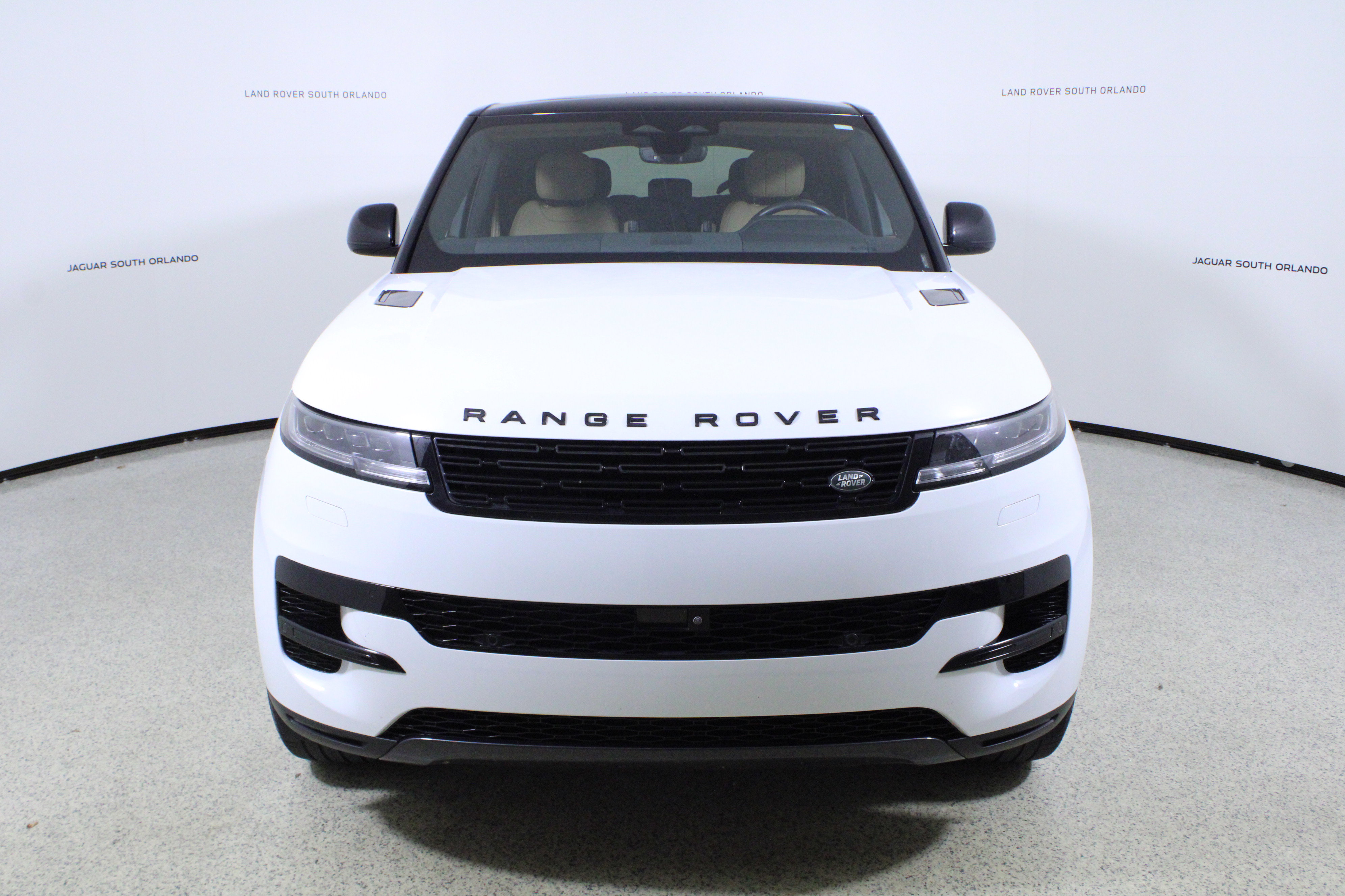Used 2024 Land Rover Range Rover Sport SE image 2