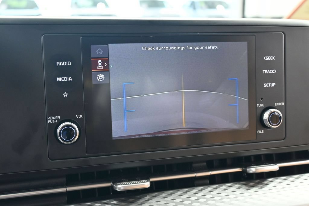 Used 2024 Kia Carnival LX FWD image 18