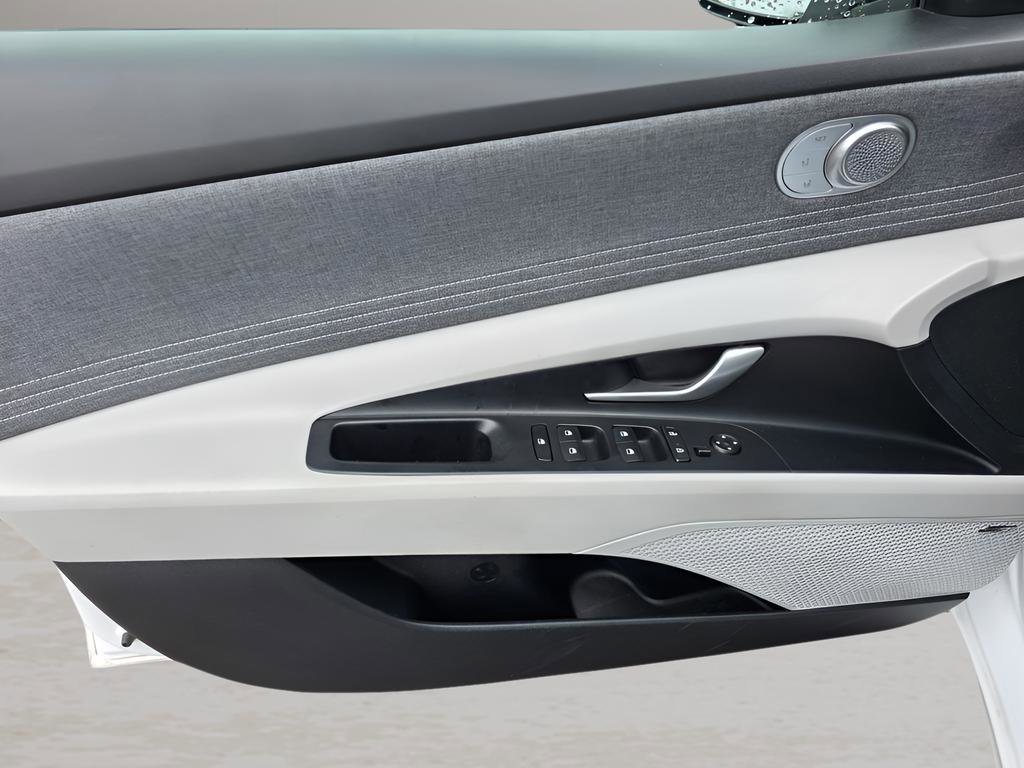 Used 2023 Hyundai Elantra Limited w/ Cargo Package image 16