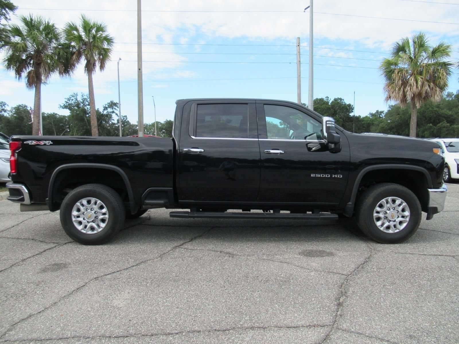 Used 2022 Chevrolet Silverado 2500 LTZ w/ LTZ Plus Package AWD/4WD image 2