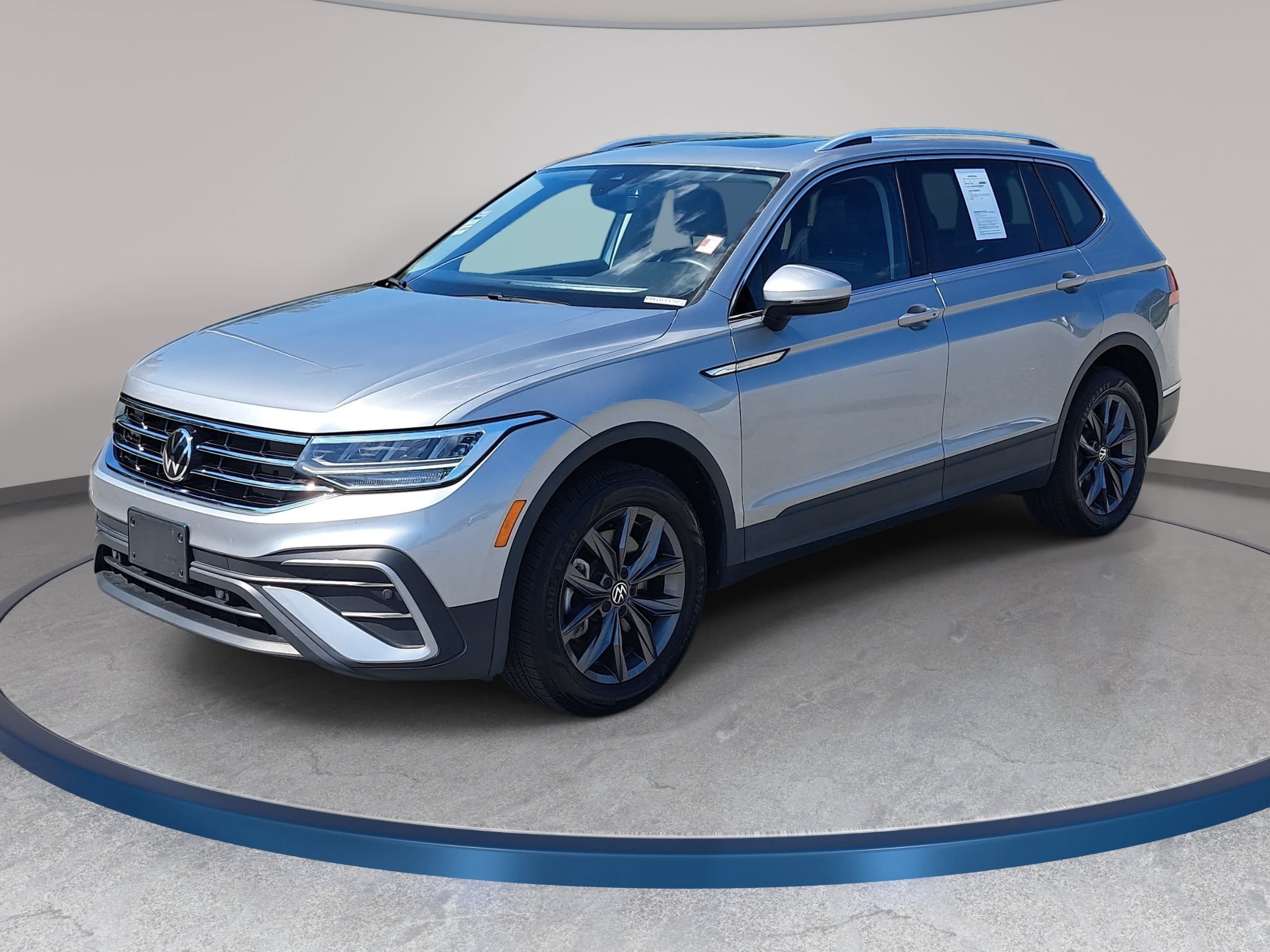 Certified 2023 Volkswagen Tiguan SE w/ Panoramic Sunroof Package
