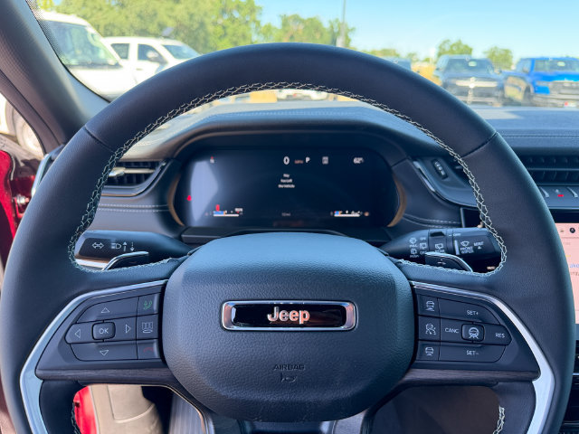 New 2026 Jeep Grand Cherokee Limited w/ Limited Altitude Package AWD/4WD image 14
