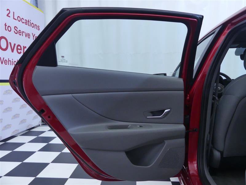 Used 2023 Hyundai Elantra SEL image 24