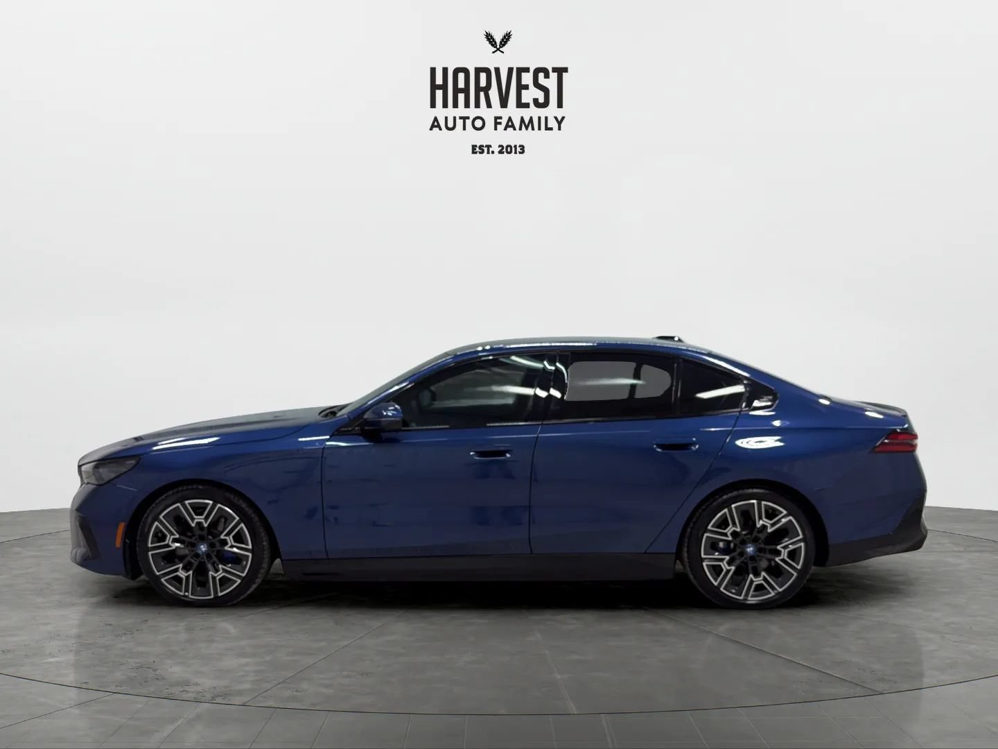Used 2025 BMW i5 xDrive40 w/ Executive Package AWD/4WD image 2