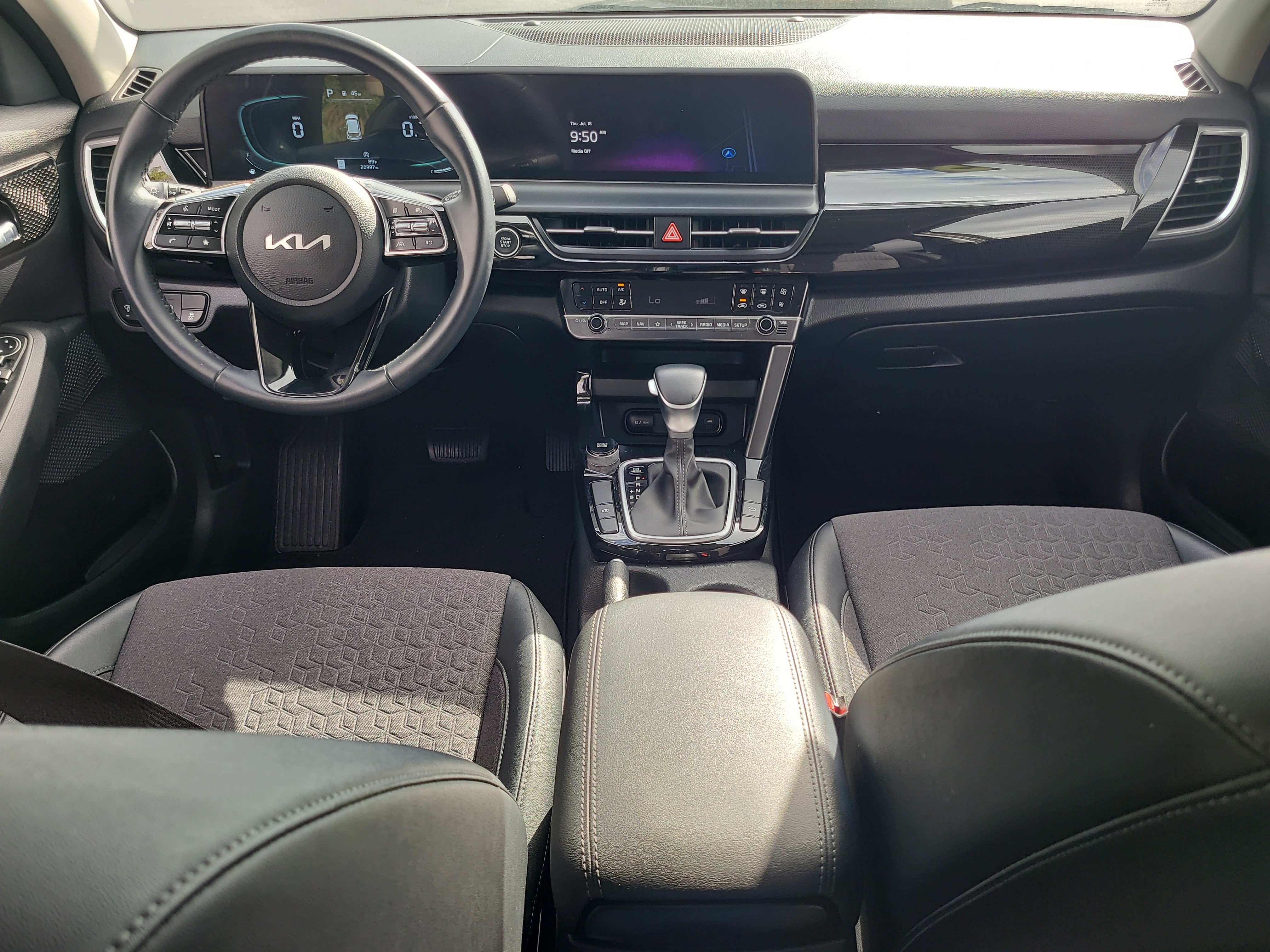 Used 2025 Kia Seltos S FWD image 15