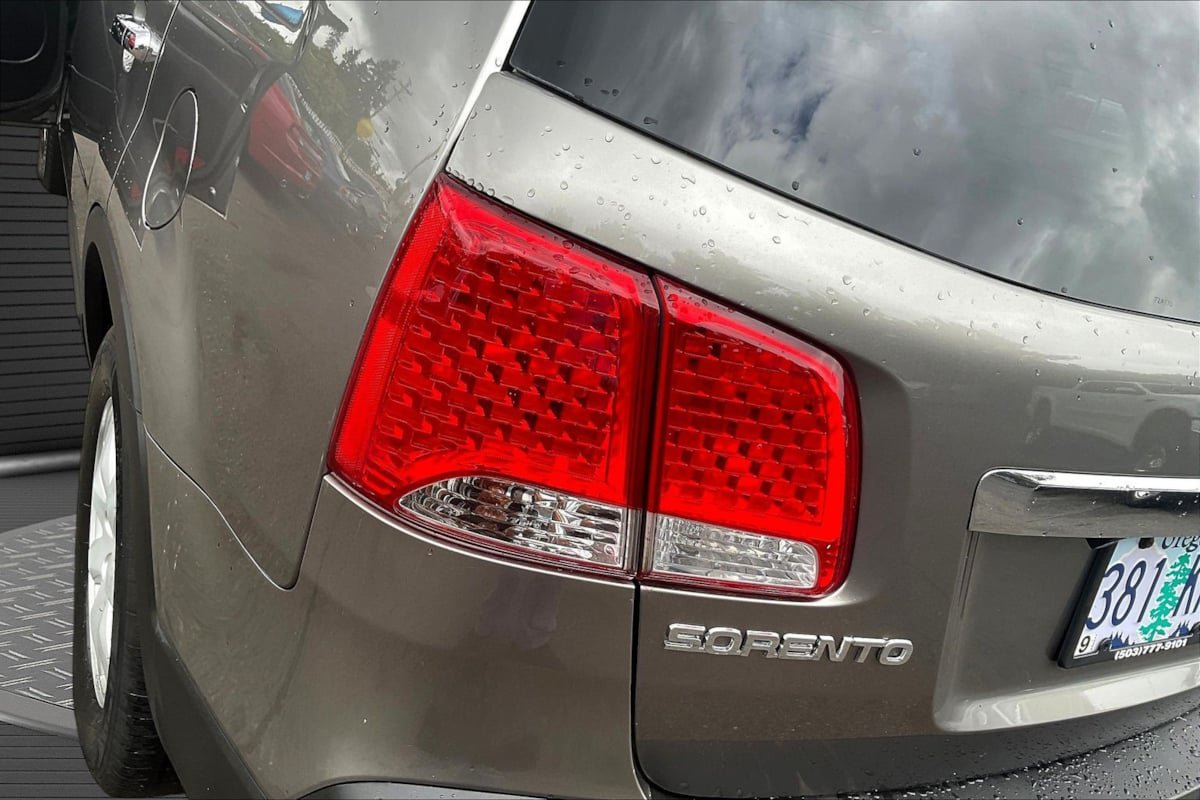 Used 2011 Kia Sorento 2WD w/ Convenience Pkg image 21