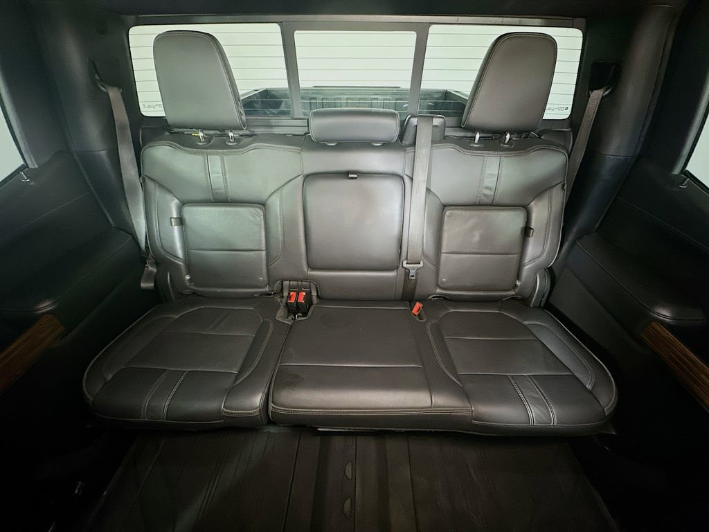 Used 2020 Chevrolet Silverado 1500 High Country w/ Technology Package image 13