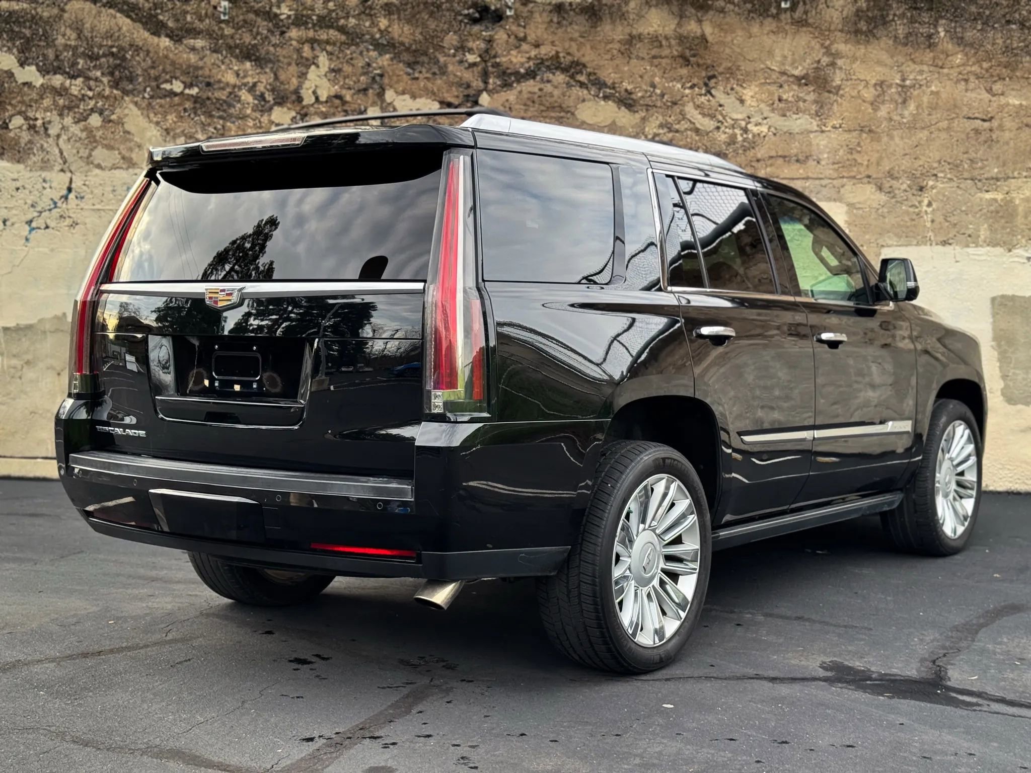 Used 2016 Cadillac Escalade Premium image 5