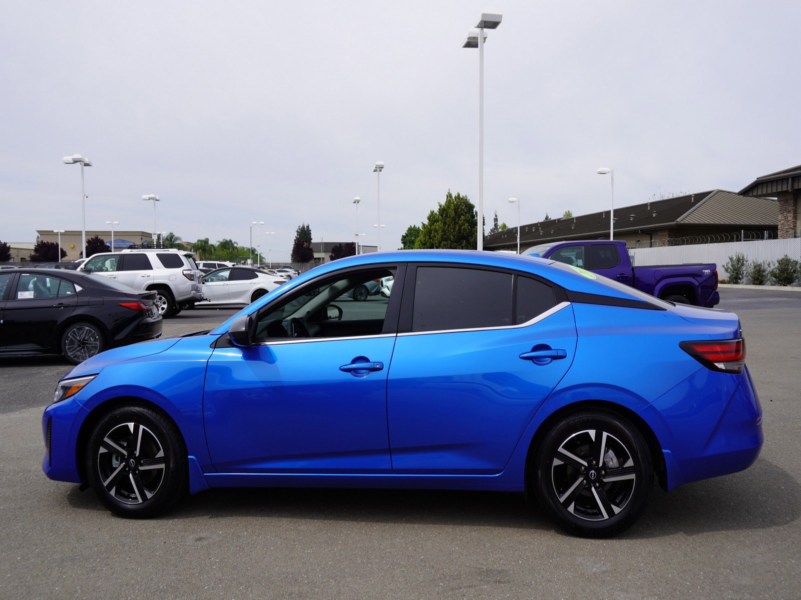 Used 2024 Nissan Sentra SV w/ Trunk Package image 6