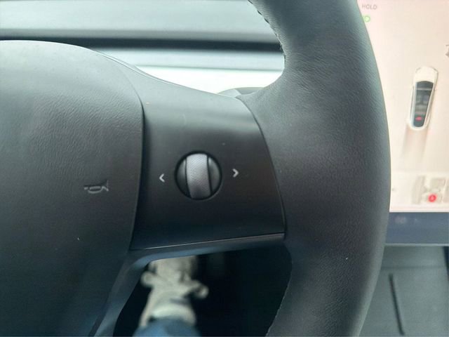 Used 2020 Tesla Model Y Long Range image 28