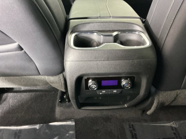 Used 2025 Chevrolet Traverse LT FWD image 24