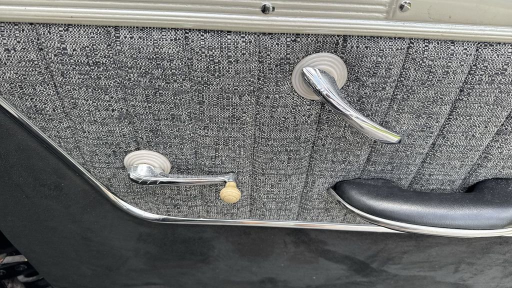 Used 2022 Chrysler Voyager LX image 43