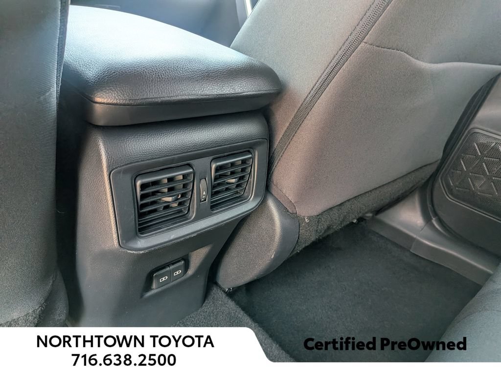 Used 2025 Toyota RAV4 XLE AWD/4WD image 34