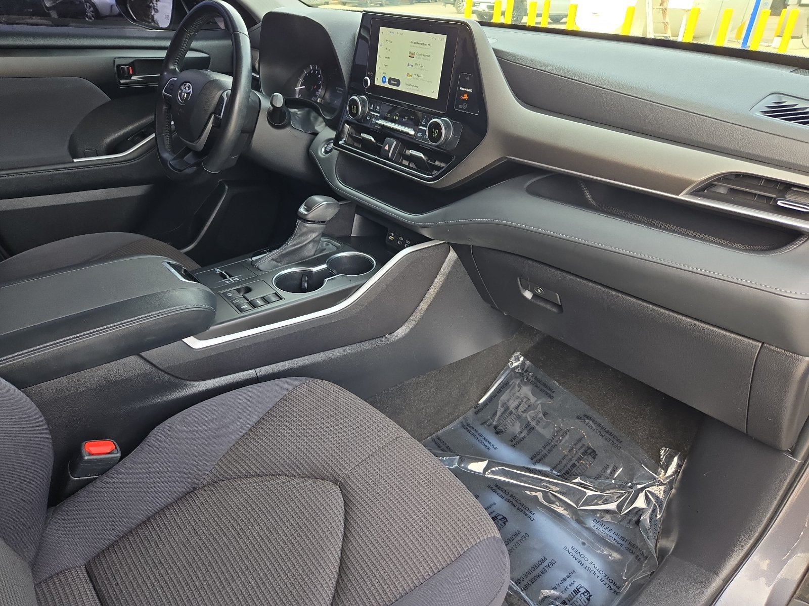 Used 2023 Toyota Highlander LE FWD image 16