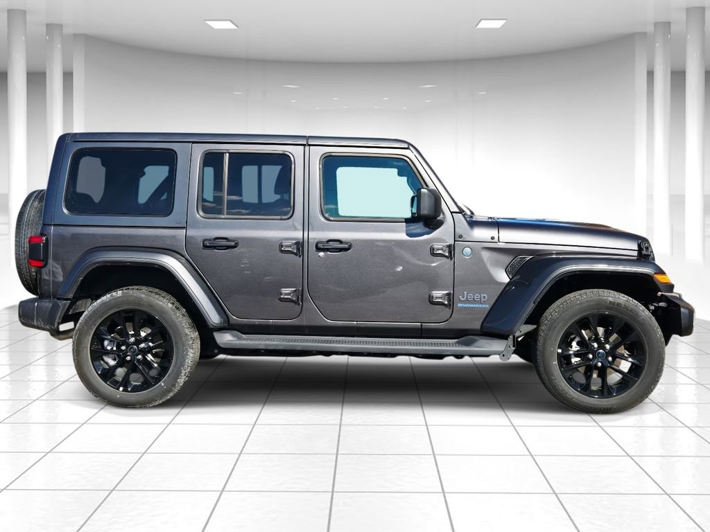 Used 2025 Jeep Wrangler Unlimited Sahara image 2