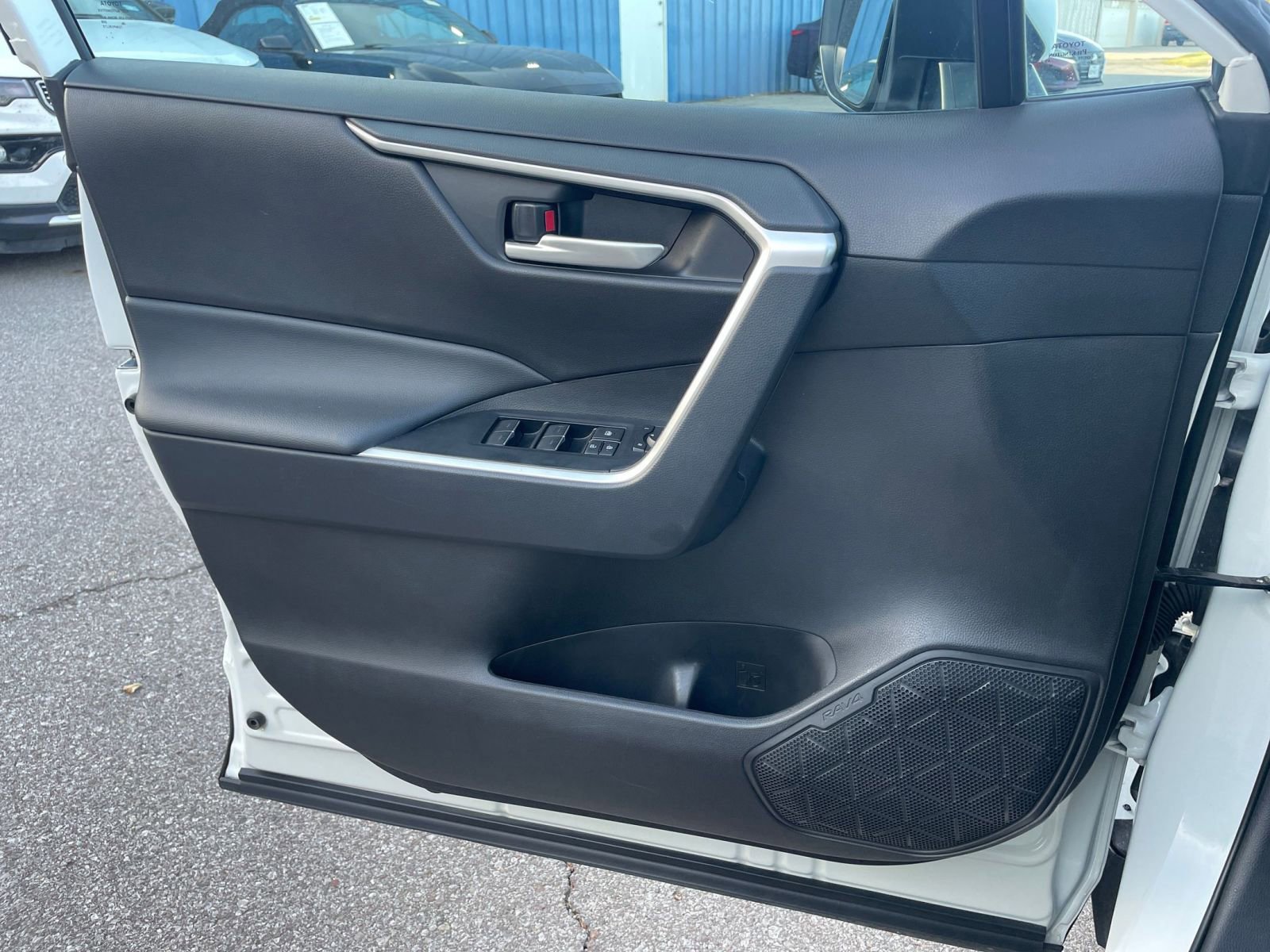 Used 2025 Toyota RAV4 XLE image 20