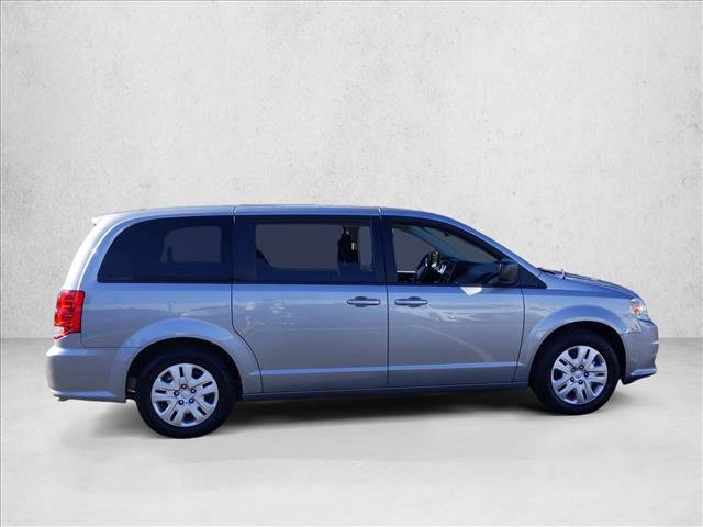 Used 2018 Dodge Grand Caravan SE w/ UConnect Hands-Free Group FWD image 4