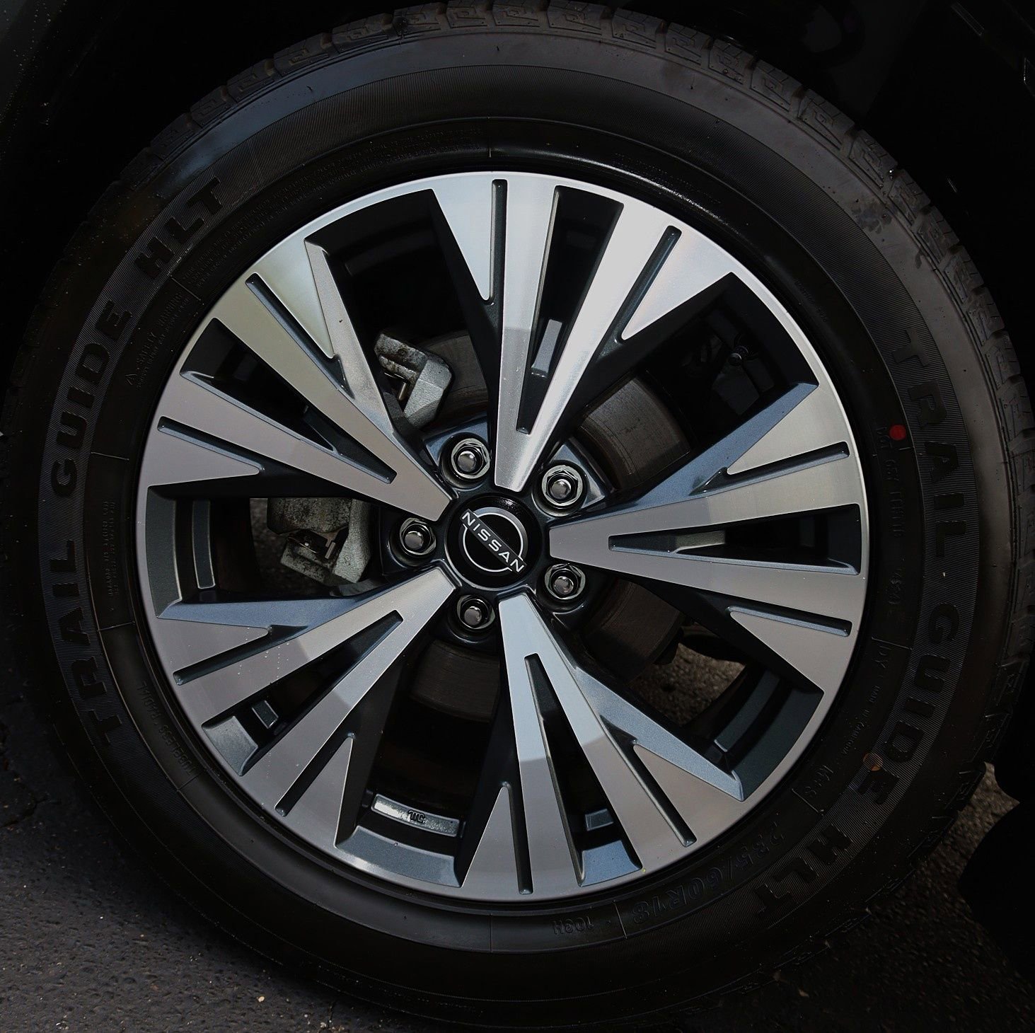 Used 2023 Nissan Rogue SV image 11