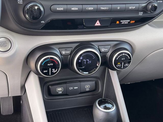 Used 2025 Hyundai Venue SEL image 21