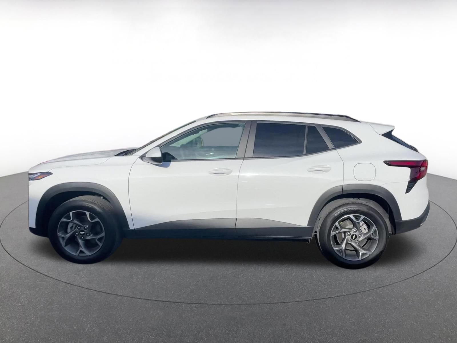 Used 2025 Chevrolet Trax LT FWD image 8