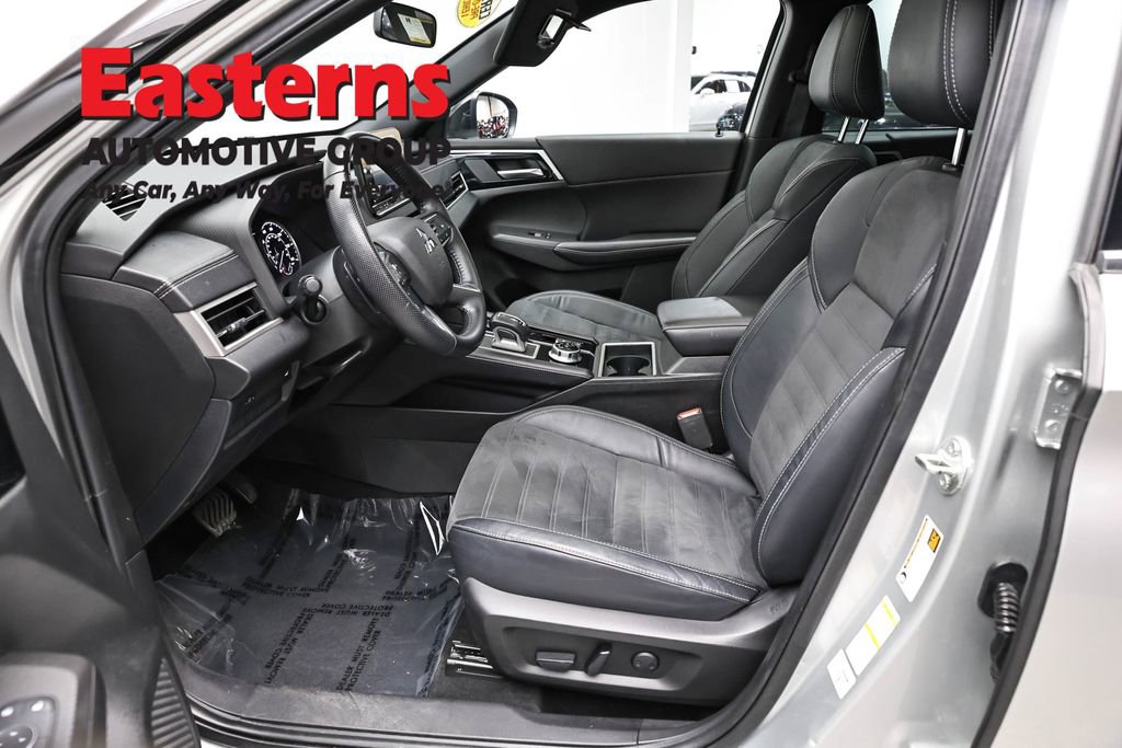 Used 2022 Mitsubishi Outlander SE image 14