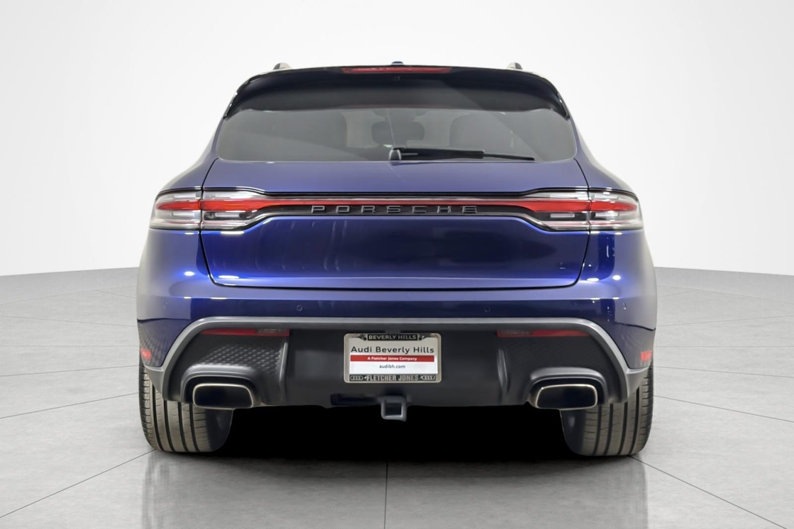 Used 2023 Porsche Macan AWD/4WD image 4