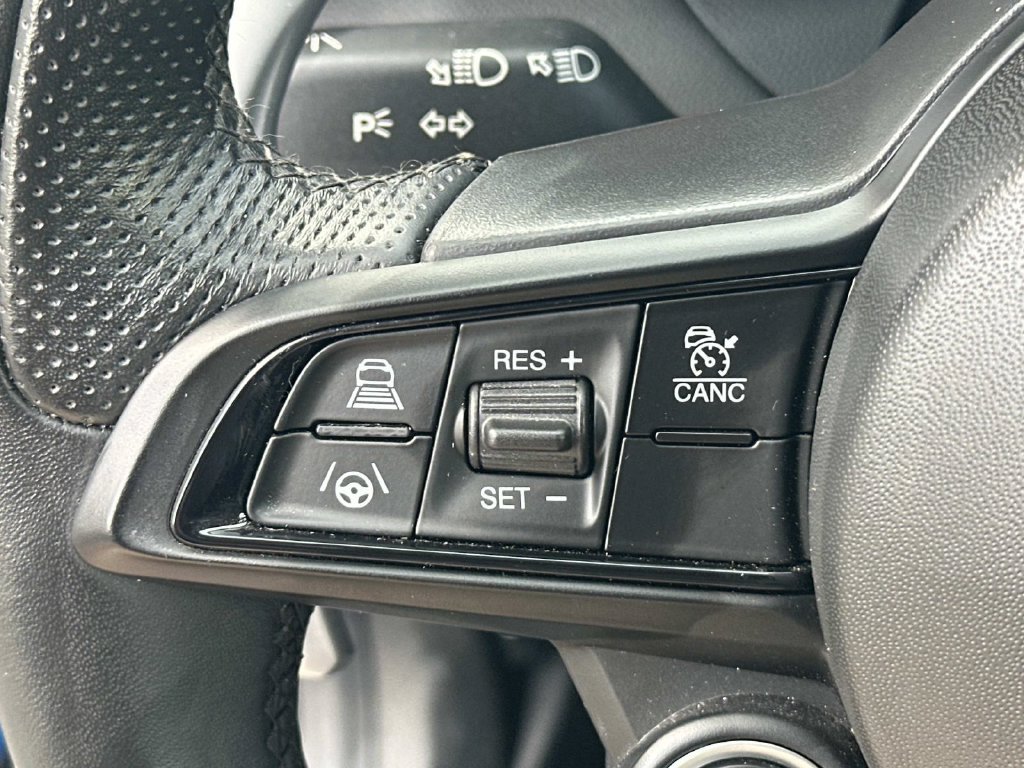 Used 2025 Alfa Romeo Giulia AWD image 26
