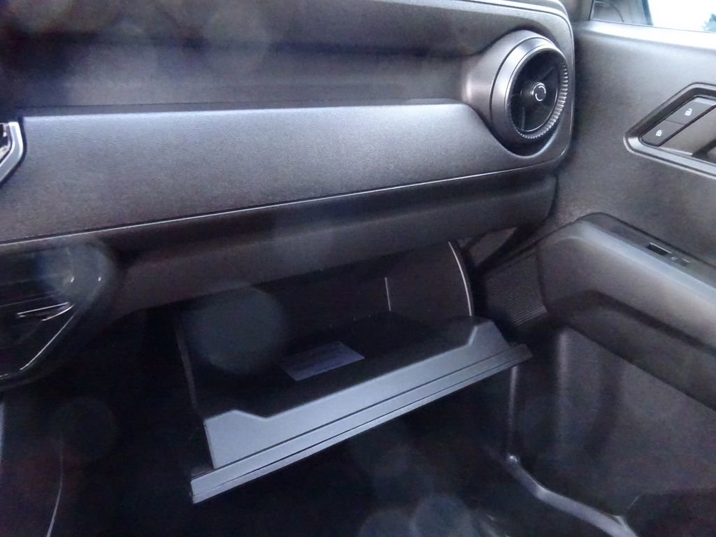 Certified 2024 Chevrolet Colorado W/T image 32