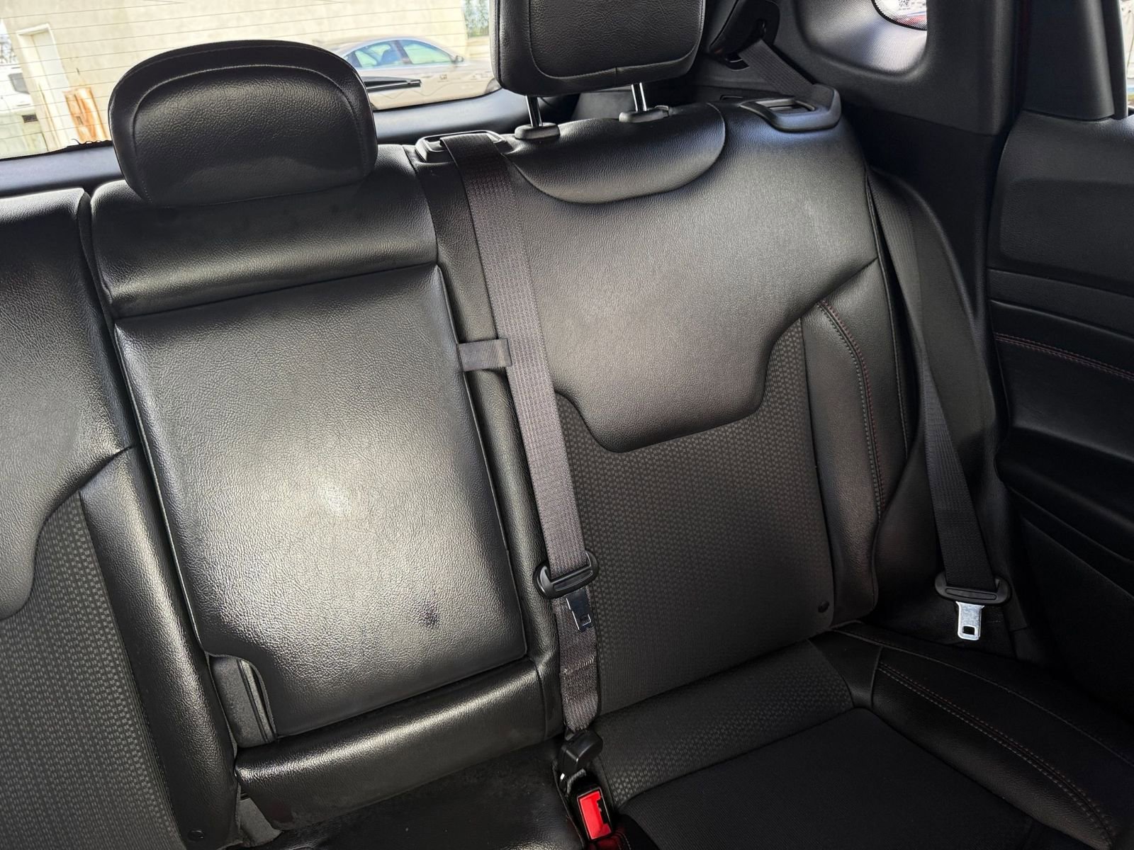 Used 2025 Jeep Compass Trailhawk image 36