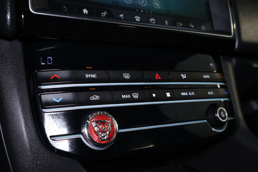 Used 2020 Jaguar F-PACE Premium AWD/4WD image 35