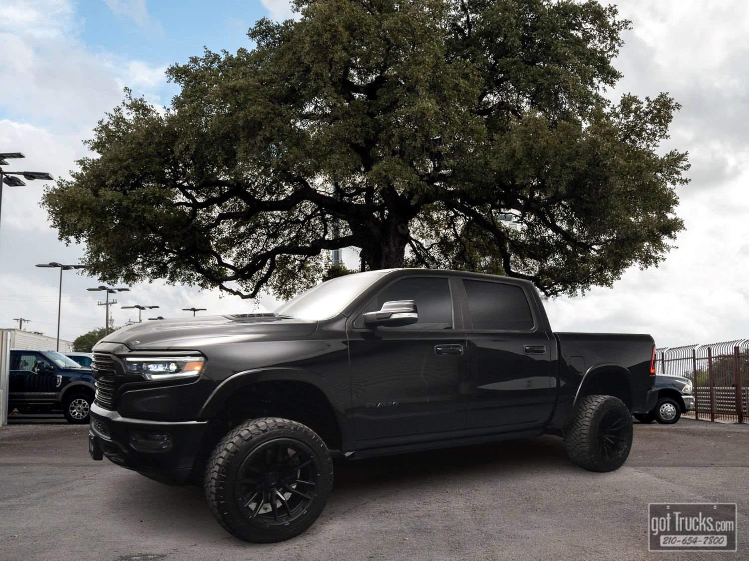 Used 2020 RAM 1500 Limited w/ Black Appearance Package AWD/4WD image 1