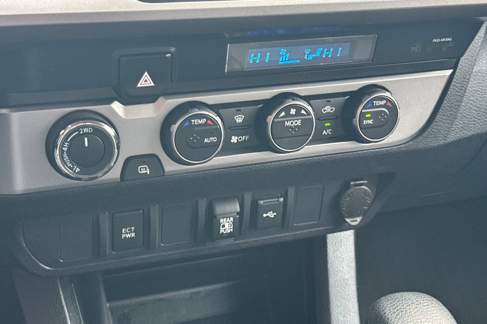 Used 2021 Toyota Tacoma SR5 AWD/4WD image 16