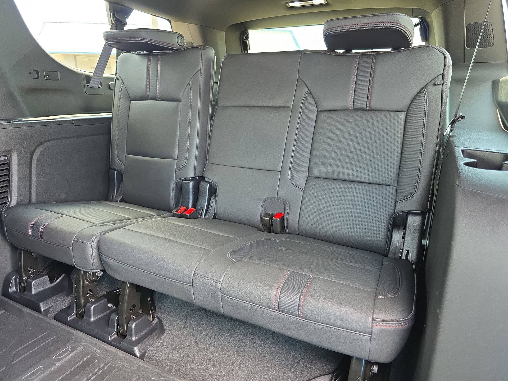 Used 2026 Chevrolet Suburban RST w/ Comfort Package RWD image 12