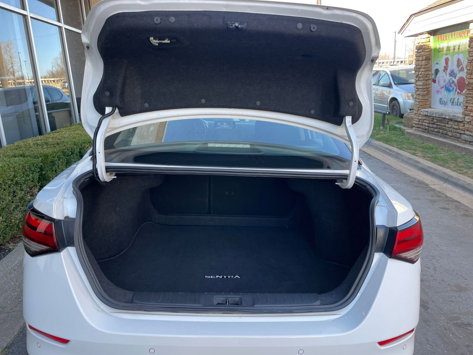 Used 2025 Nissan Sentra SV image 29