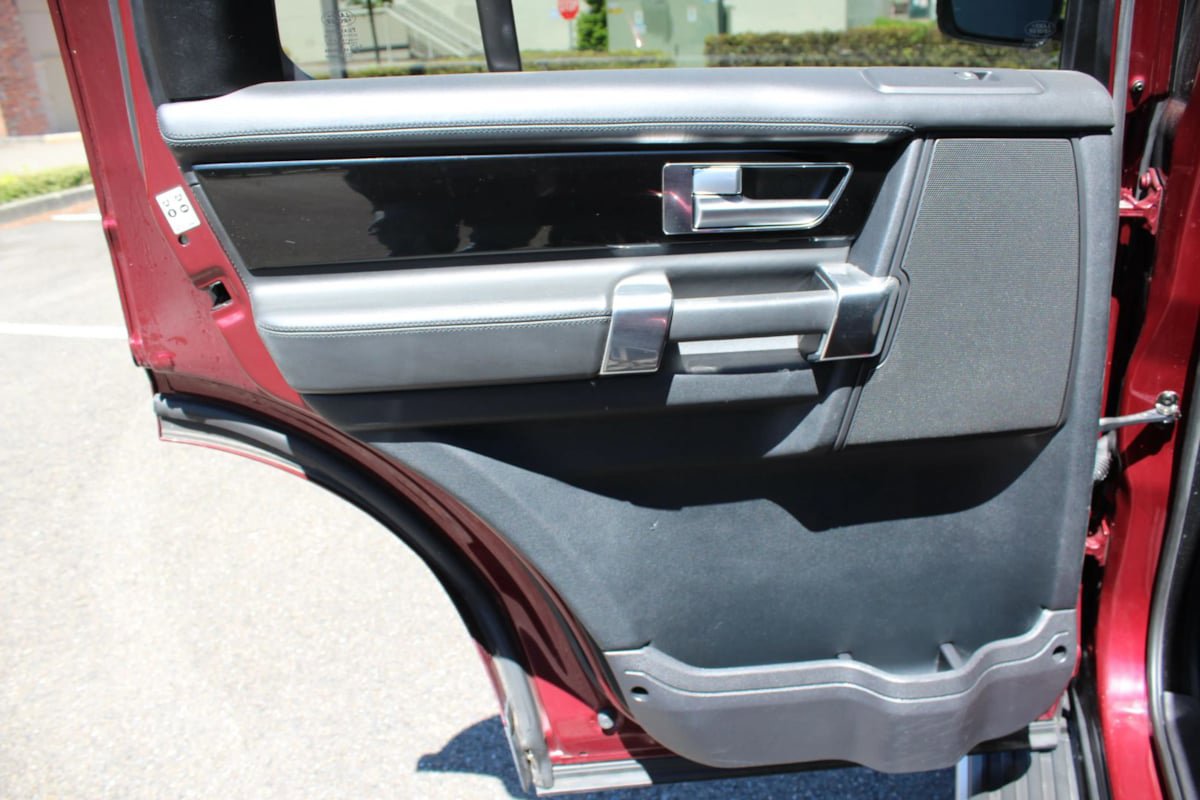 Used 2015 Land Rover LR4 HSE LUX image 28