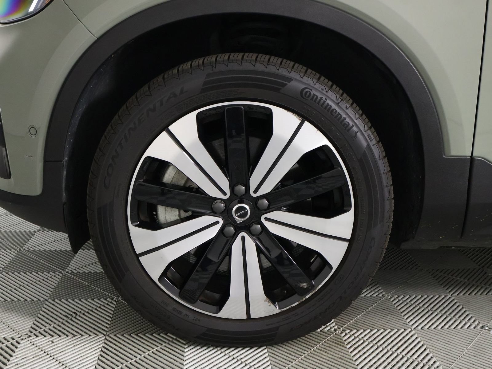Used 2023 Volvo XC40 Recharge Plus w/ Protection Package Premier AWD/4WD image 26