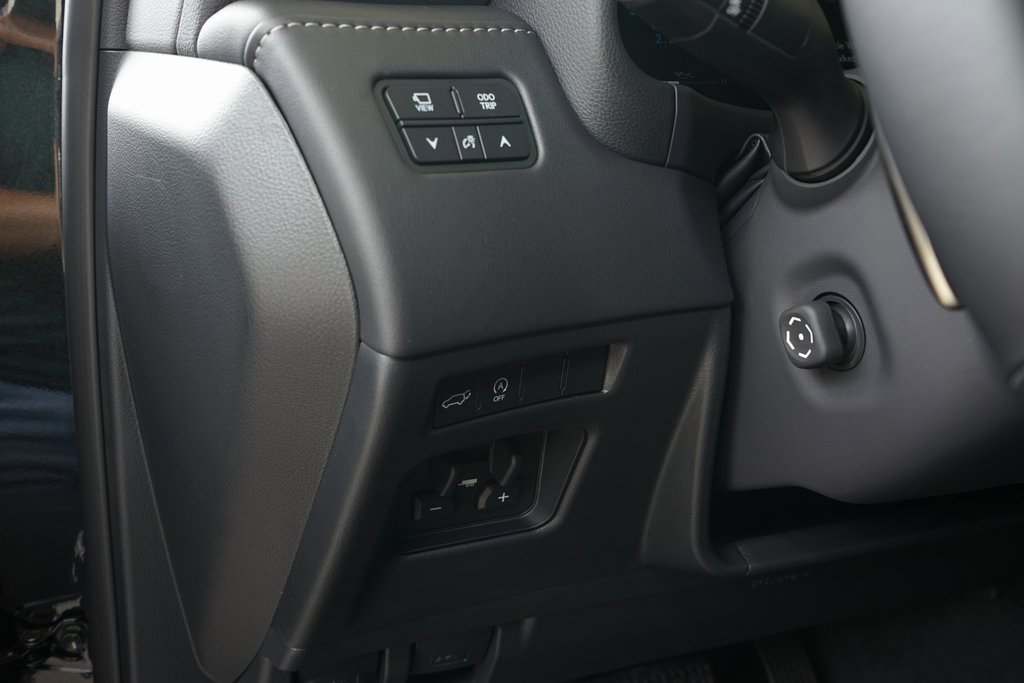 Used 2025 Lexus LX 600 4WD w/ Luxury Package image 34