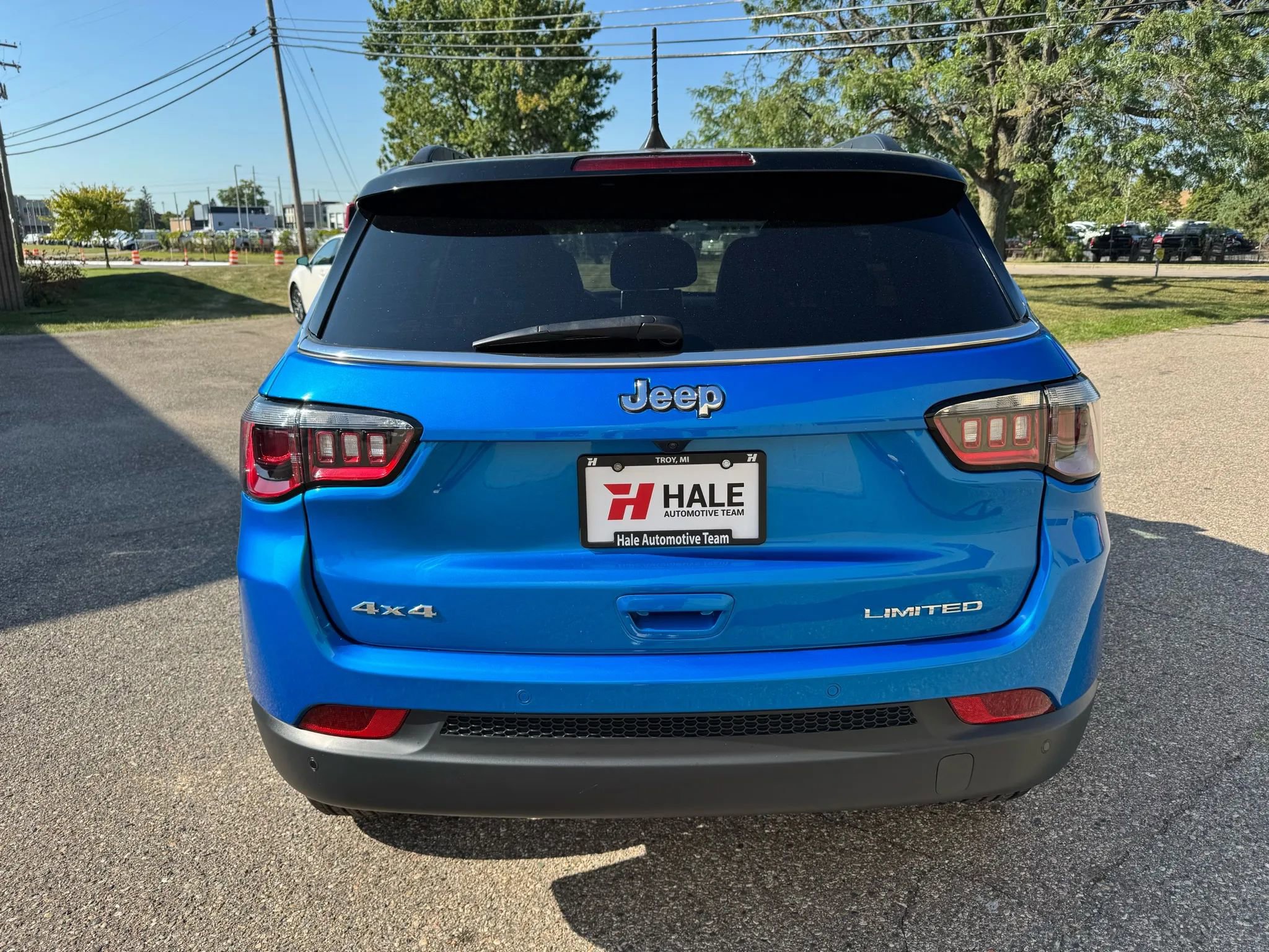 Used 2025 Jeep Compass Limited image 8