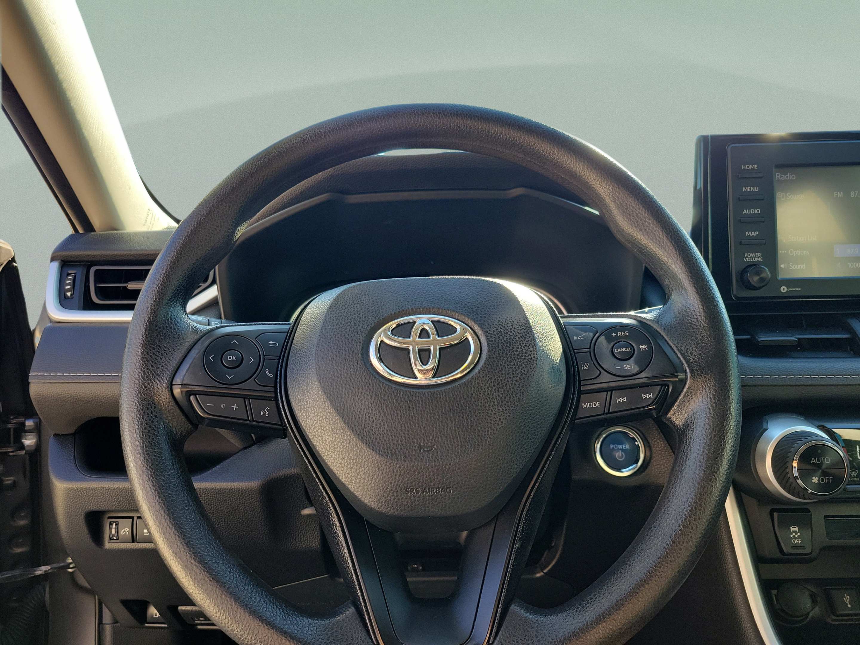 Used 2021 Toyota RAV4 XLE AWD/4WD image 12