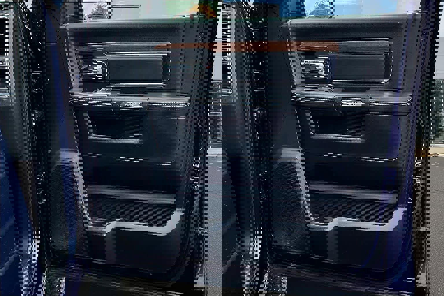 Used 2016 RAM 1500 Laramie w/ Convenience Group image 29