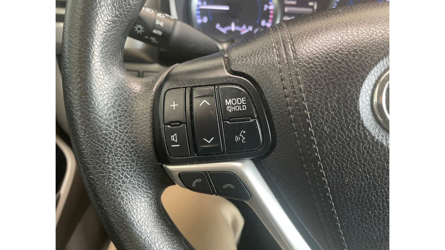 Certified 2017 Toyota Highlander LE AWD/4WD image 24