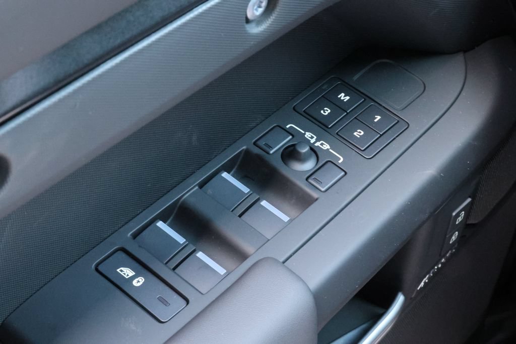 New 2026 Land Rover Defender 110 X-Dynamic SE AWD/4WD image 11