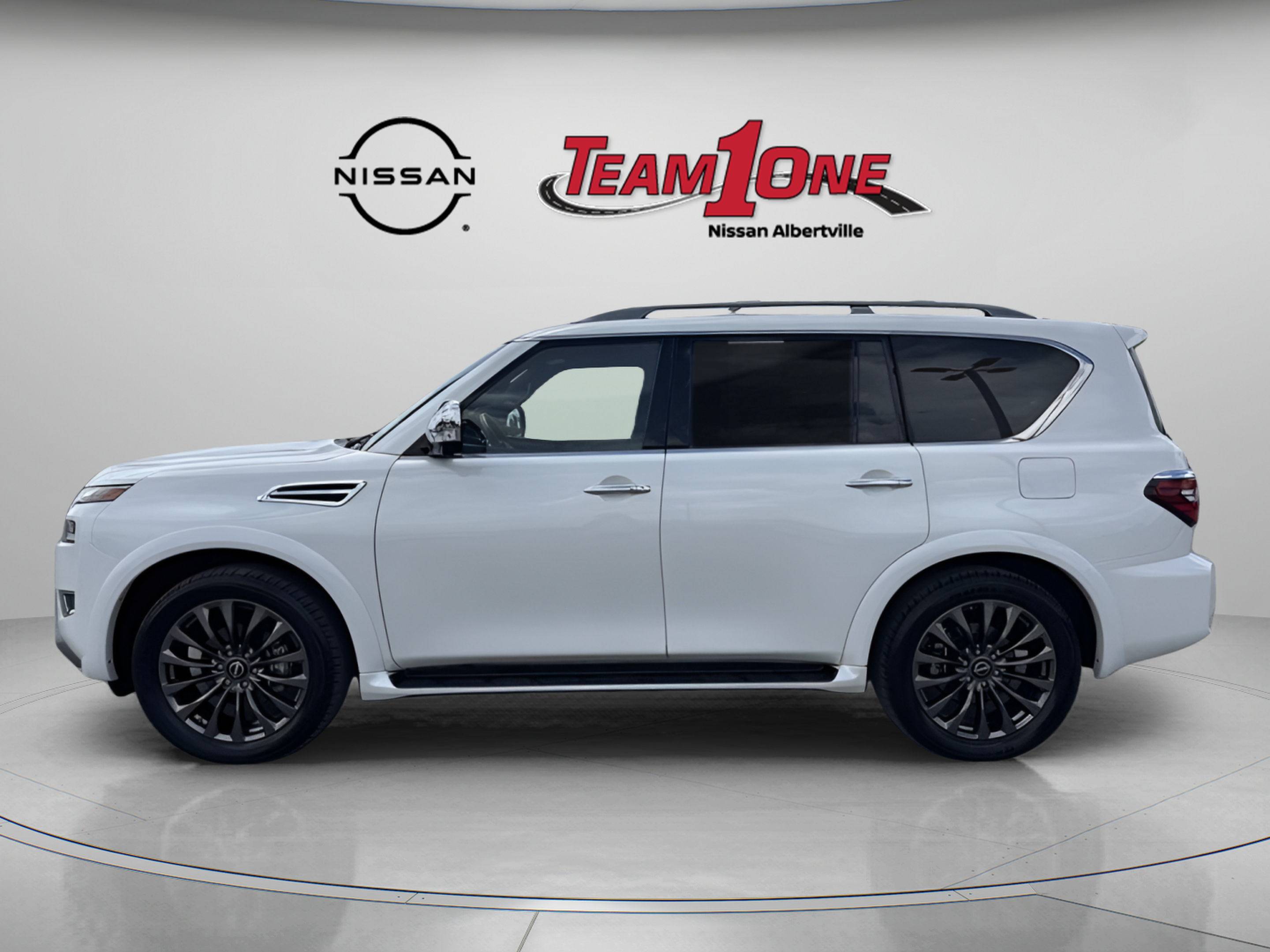 Used 2023 Nissan Armada Platinum w/ Captain's Chairs Package AWD/4WD image 5