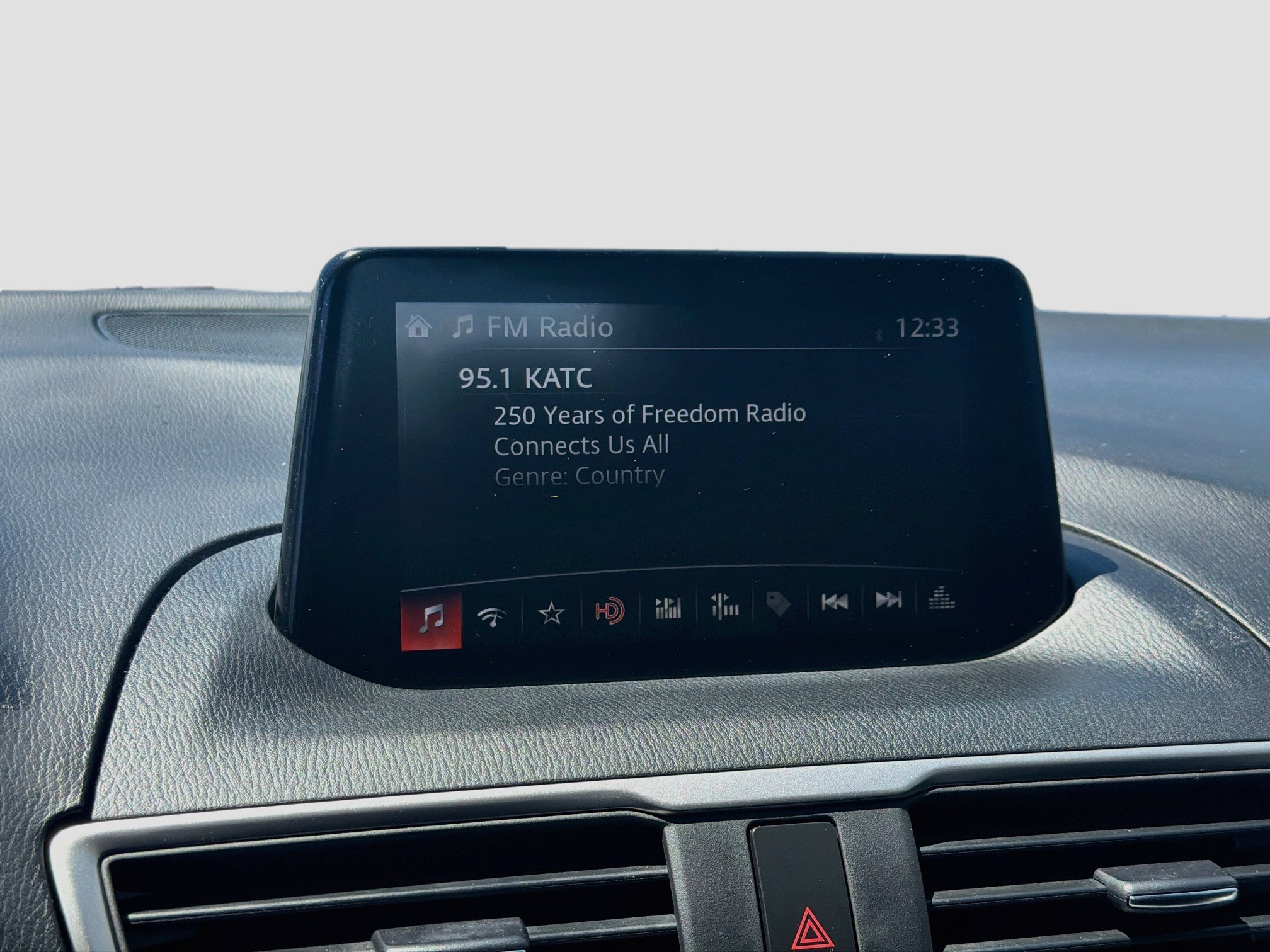 Used 2018 MAZDA MAZDA3 Sport FWD image 19