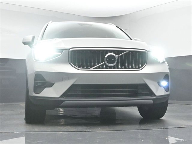 Used 2023 Volvo XC40 B5 Plus image 35