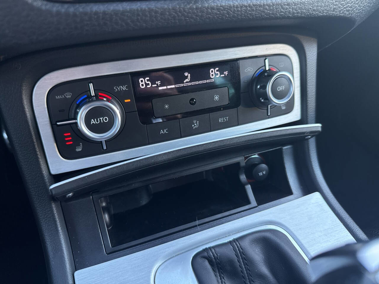 Used 2014 Volkswagen Touareg VR6 image 37