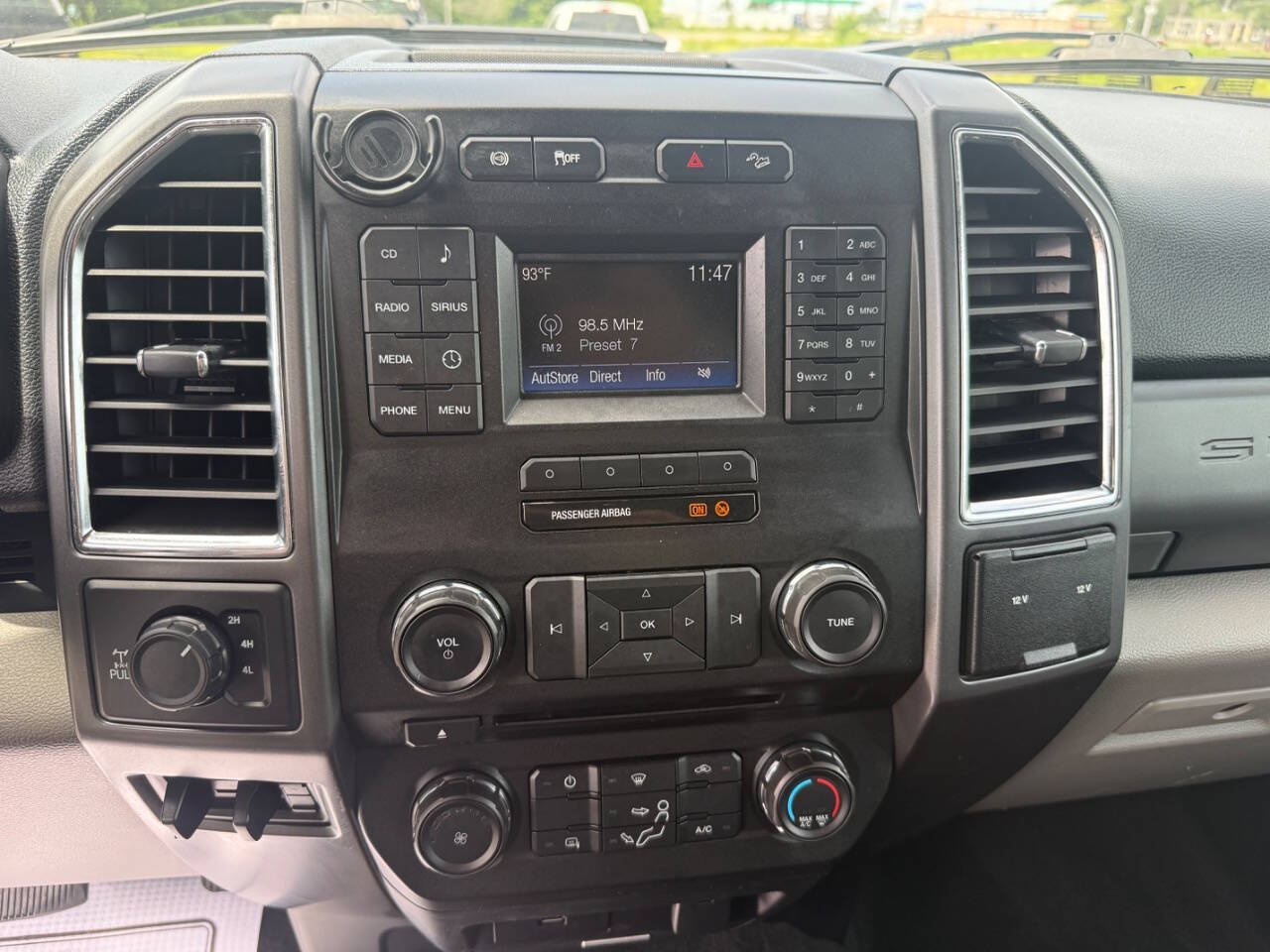 Used 2017 Ford F250 XLT w/ XLT Value Package AWD/4WD image 28