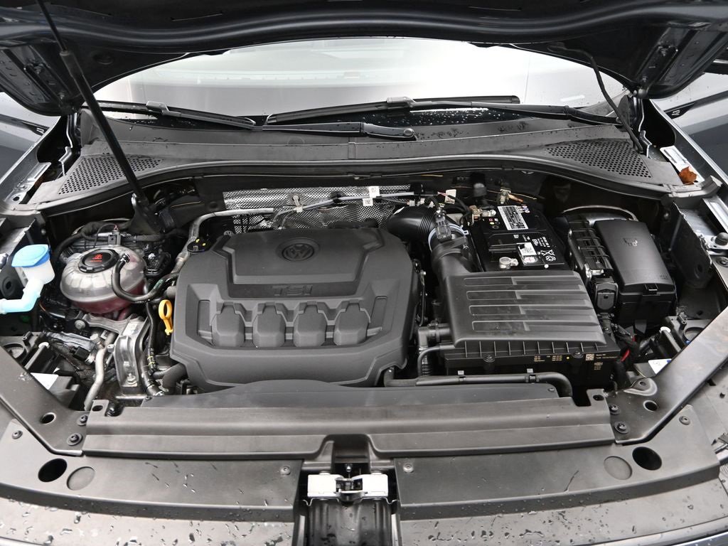 Used 2022 Volkswagen Tiguan SE R-Line image 14